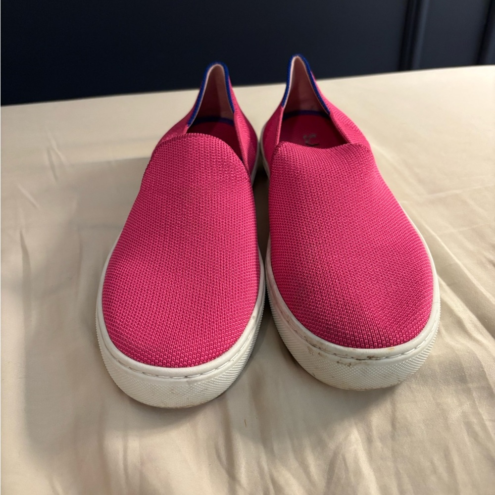 Hot pink Rothy’s (size 6)